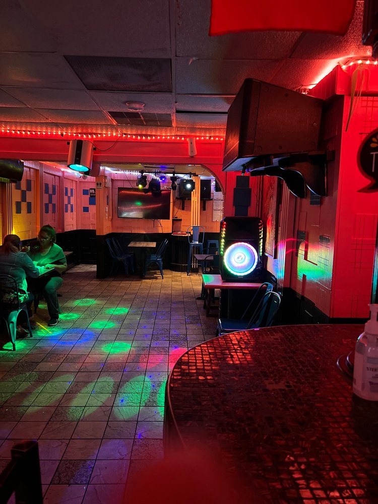 Los Compadres Restaurant & Bar | United Tribes