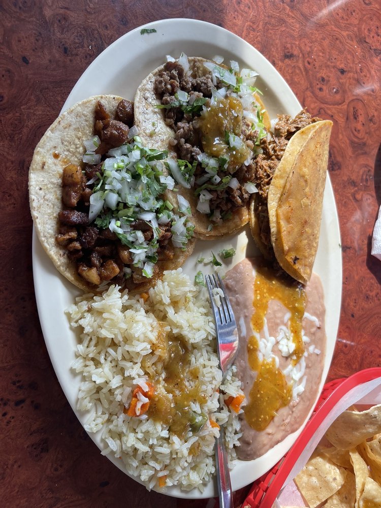 Chavelo’s Tacos Food Truck