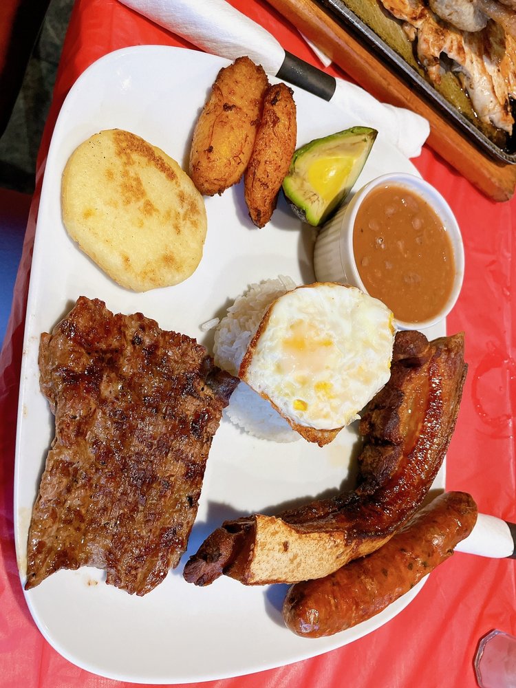 La Gozadera Restaurant & Bar