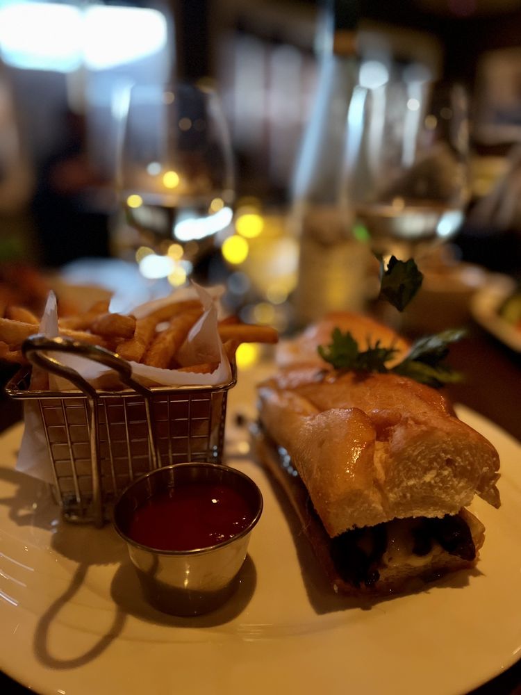 Coco Bistro Kitchen & Lounge