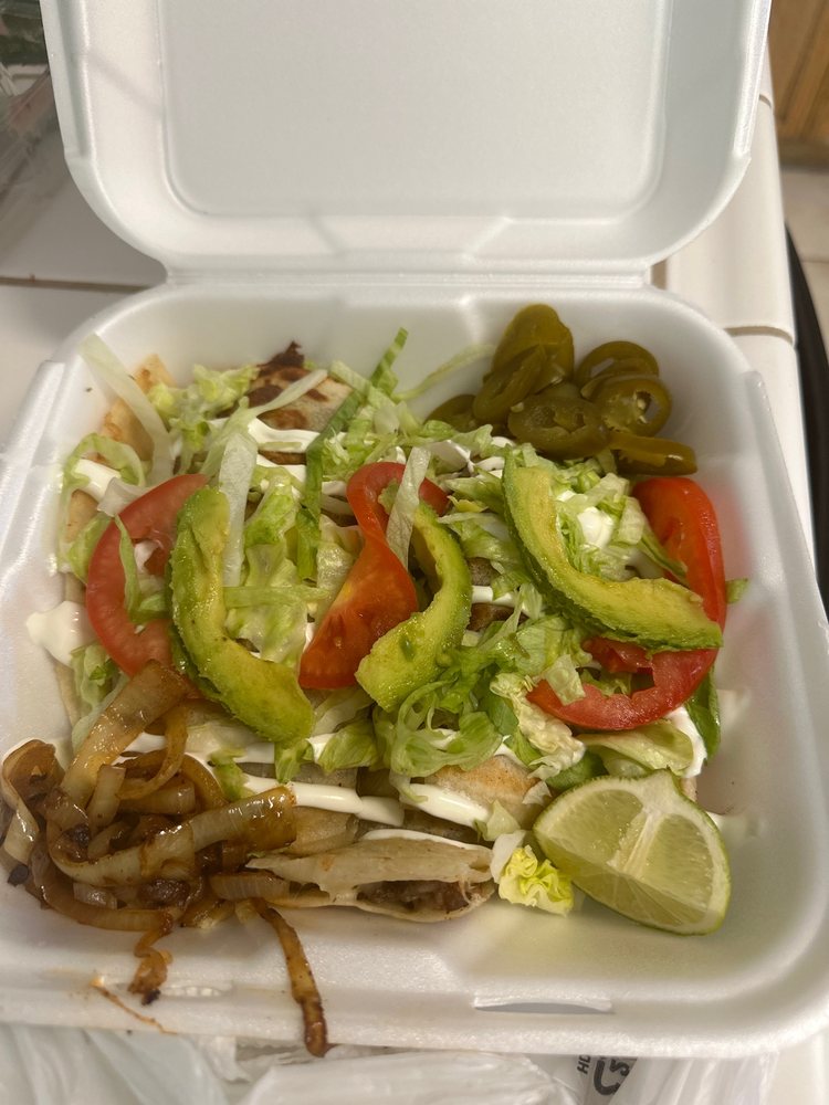 Chuy’s Taqueria Y Hamburguesas