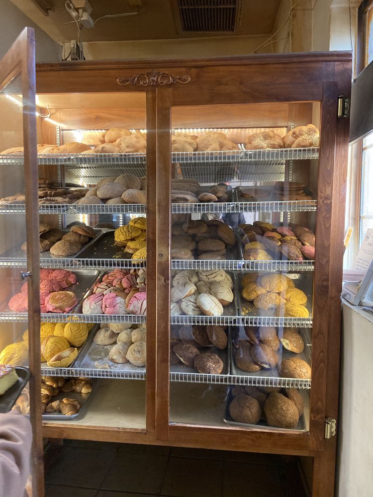 Chela’s Bakery