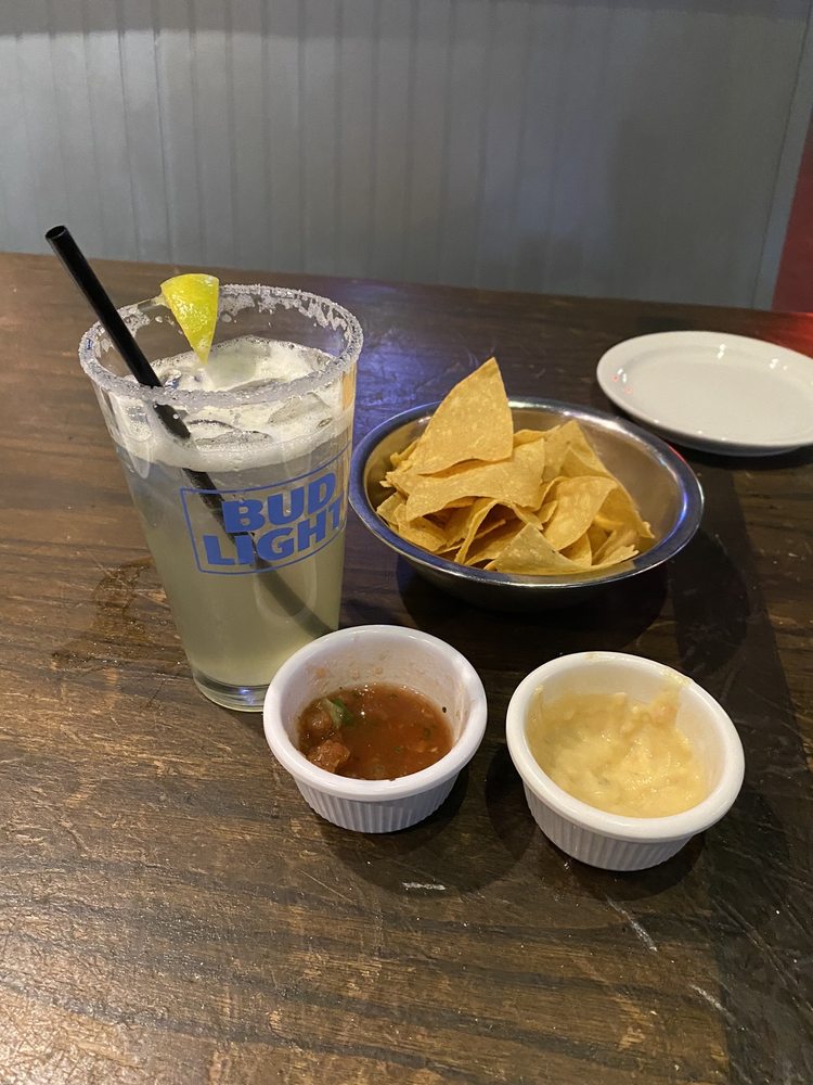 La Luna Cantina & Grill