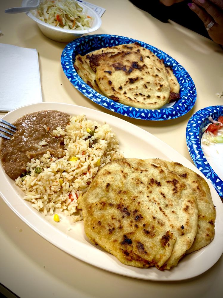 Pupuseria y Rest &nbsp;El Salvadoreno