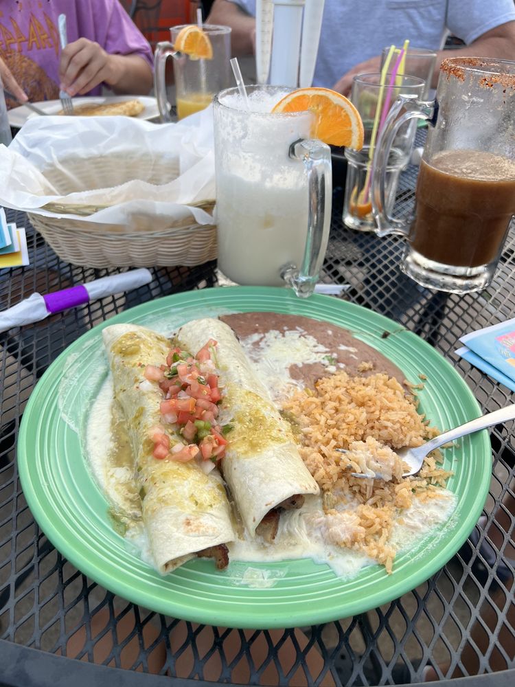 El Molcajete Restaurante and Cantina