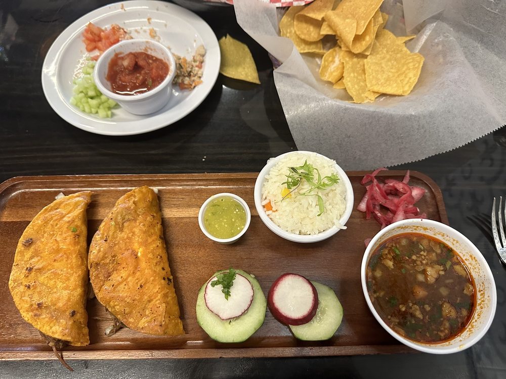 Taqueria y Mariscos El Torito