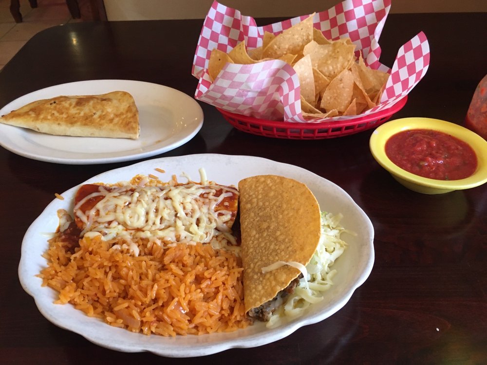 El Manzanillo Mexican Restaurant & Bar