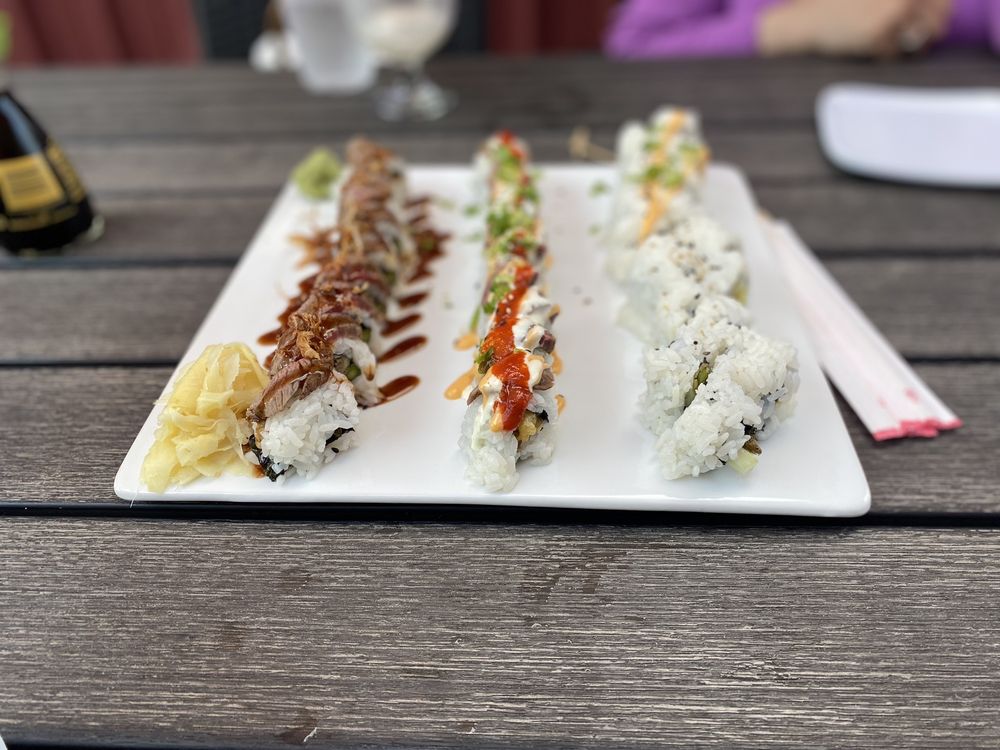 Locals Sushi & Sports Bar - &nbsp;James Island