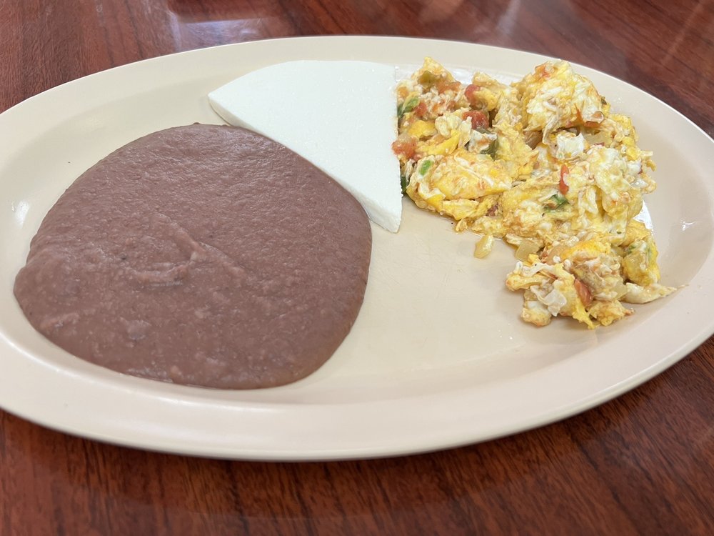 Jenni’s Panaderia Salvadoreña