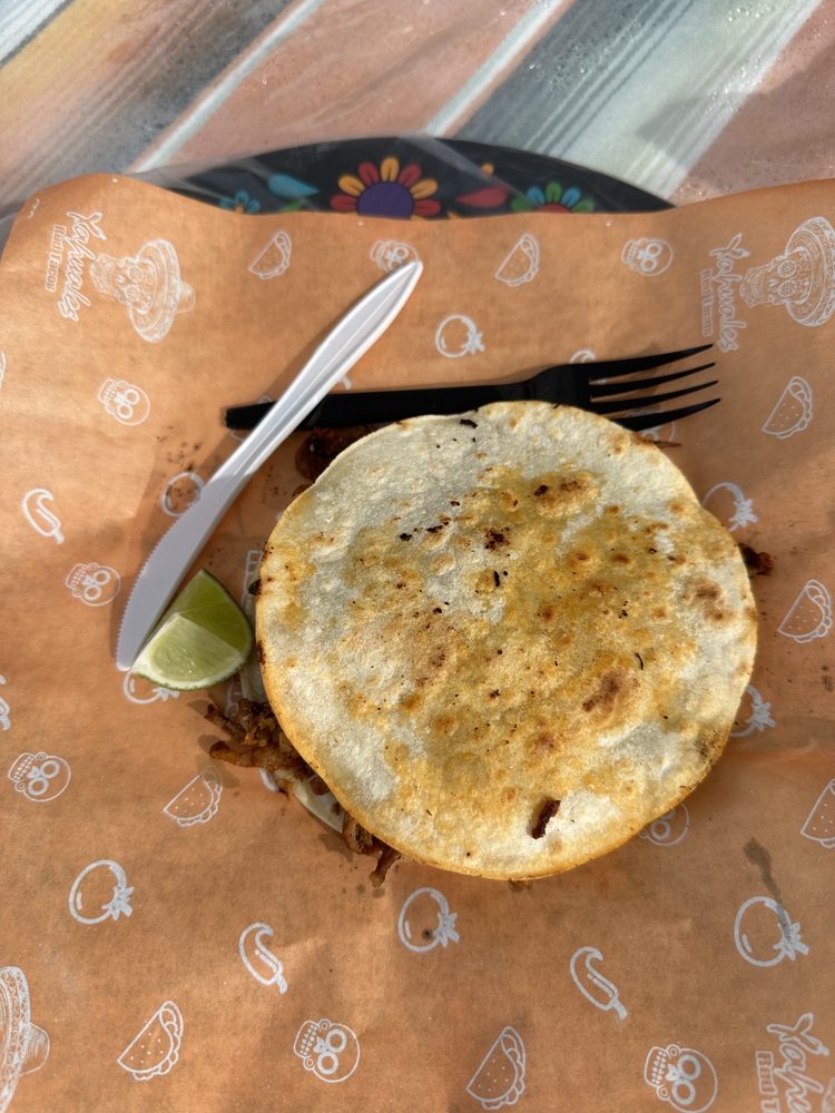 Yahuales Red Tacos