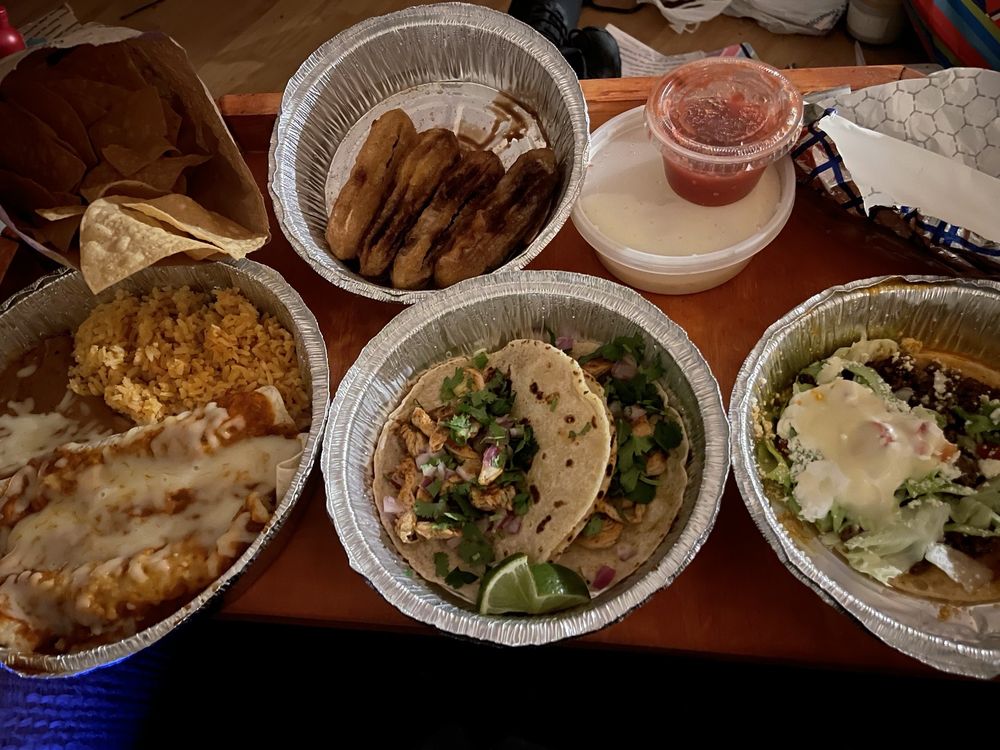 Senor Pepper’s Tacos y Mariscos