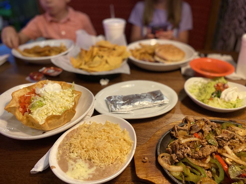 El Cerro Bar & Grill