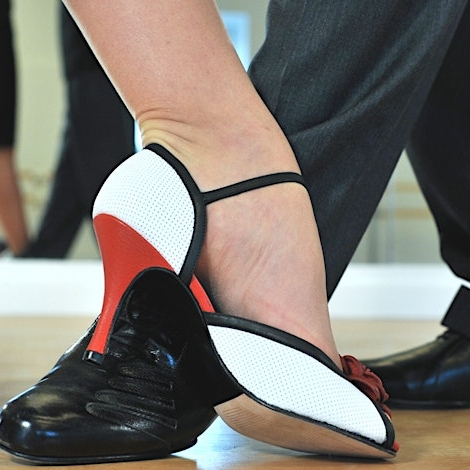 Latin Salsa: Beginner Footwork - Dance Class by Classpop!™