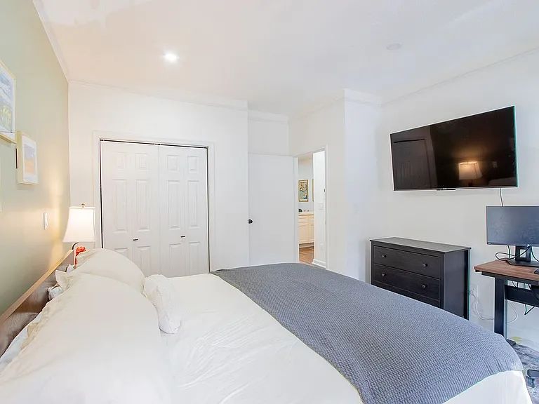 My image 16 description